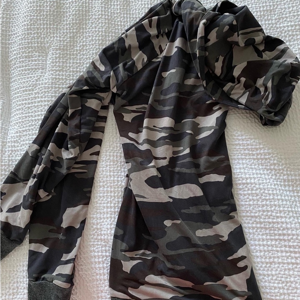 camo sweatshirt